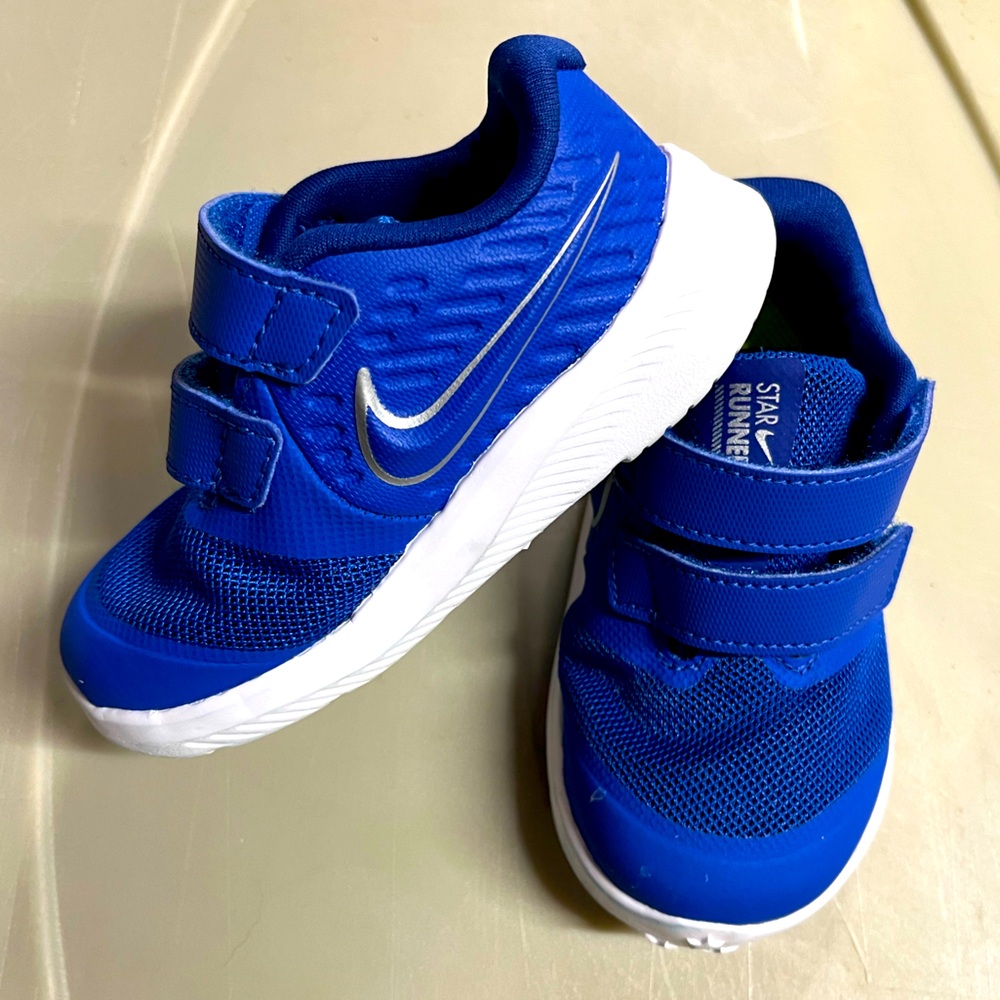 Nike Star Runner Sneakers